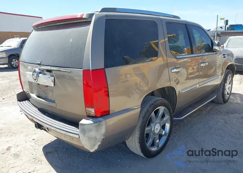 2007 Cadillac Escalade Standard z USA, uszkodzony, nr VIN 1GYFK63857R306944